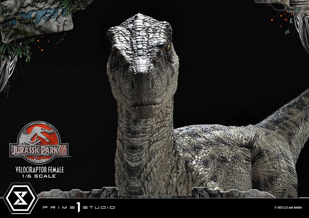 Jurassic Park III Legacy Museum Collection Statue 1/6 Velociraptor Female Bonus Version 44 cm