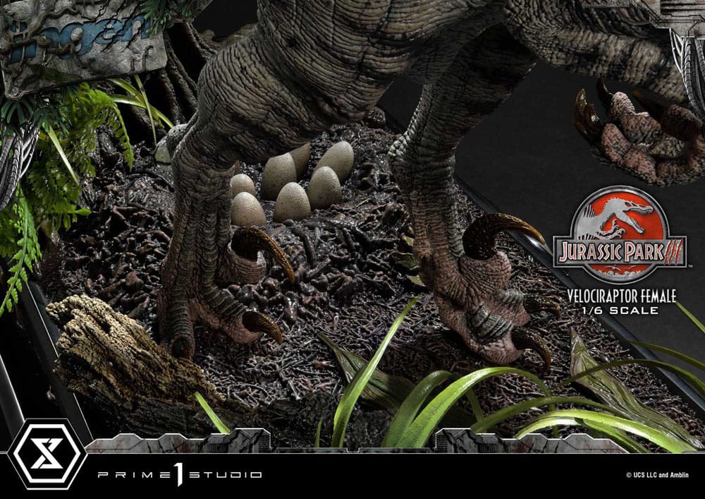 Jurassic Park III Legacy Museum Collection Statue 1/6 Velociraptor Female Bonus Version 44 cm