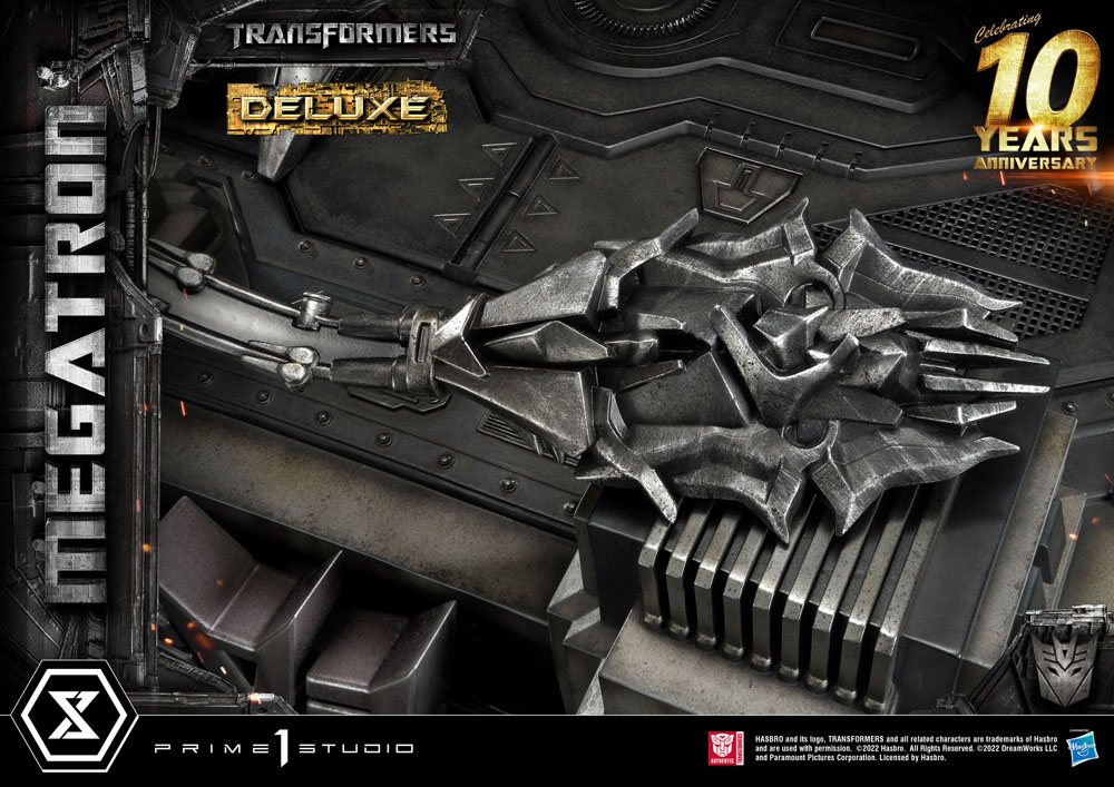 Transformers Museum Masterline Megatron Deluxe Bonus Version Statue: 84 cm Collectible