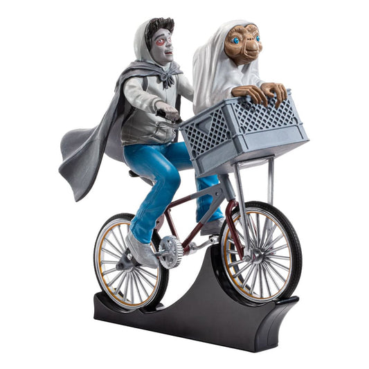 ET Toyllectible Treasure Statue ET and Elliott Over the Moon 13 cm