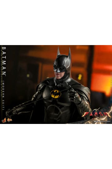 The Flash Movie Masterpiece Action Figure 1/6 Batman (Modern Suit) 30 cm