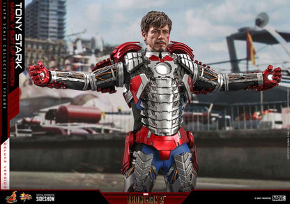 Iron Man 2 Movie Masterpiece Action Figure 1/6 Tony Stark (Mark V Suit Up Version) Deluxe 31 cm 