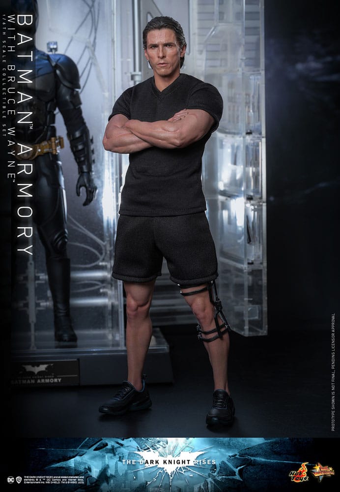 The Dark Knight Rises Movie Masterpiece Actionfiguren &amp; Diorama 1/6 Batman Armory mit Bruce Wayne 30 cm