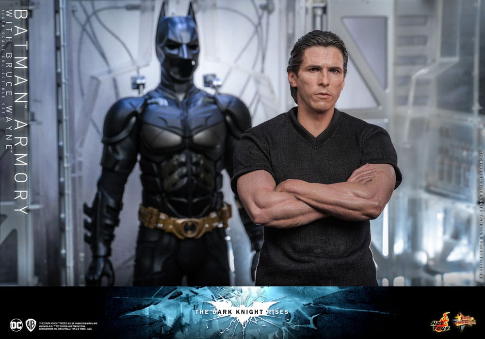 The Dark Knight Rises Movie Masterpiece Actionfiguren &amp; Diorama 1/6 Batman Armory mit Bruce Wayne 30 cm