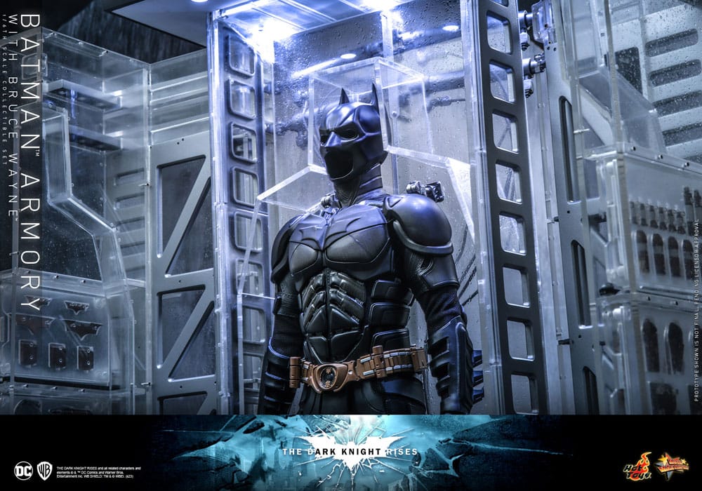 The Dark Knight Rises Movie Masterpiece Actionfiguren &amp; Diorama 1/6 Batman Armory mit Bruce Wayne 30 cm