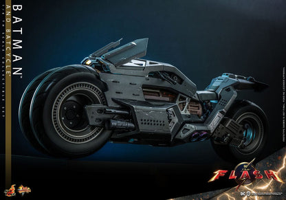 Die Flash Movie Masterpiece Actionfigur mit Fahrzeug 1/6 Batman &amp; Batcycle Set 30 cm