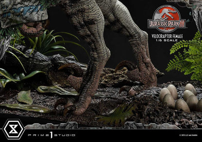 Jurassic Park III Legacy Museum Collection Statue 1/6 Velociraptor Female Bonus Version 44 cm