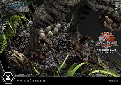 Jurassic Park III Legacy Museum Collection Statue 1/6 Velociraptor Female Bonus Version 44 cm