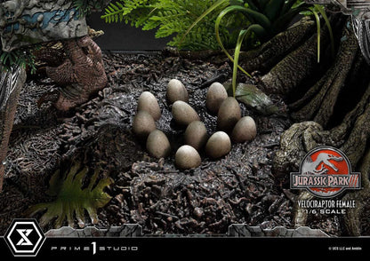 Jurassic Park III Legacy Museum Collection Statue 1/6 Velociraptor Female Bonus Version 44 cm