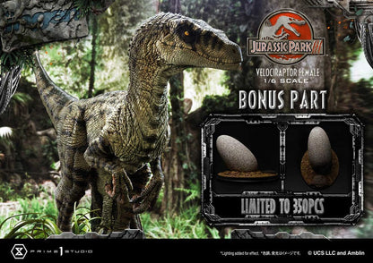 Jurassic Park III Legacy Museum Collection Statue 1/6 Velociraptor Female Bonus Version 44 cm