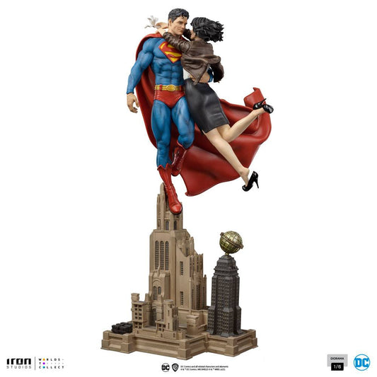 DC Comics Diorama 1/6 Superman &amp; Lois 57 cm