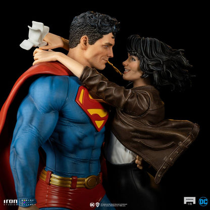DC Comics Diorama 1/6 Superman &amp; Lois 57 cm