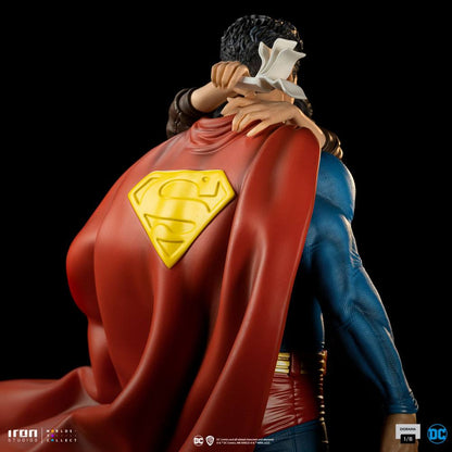 DC Comics Diorama 1/6 Superman &amp; Lois 57 cm