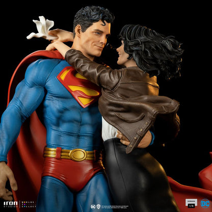 DC Comics Diorama 1/6 Superman &amp; Lois 57 cm