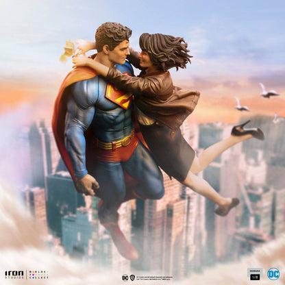 DC Comics Diorama 1/6 Superman &amp; Lois 57 cm