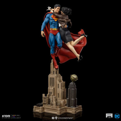 DC Comics Diorama 1/6 Superman &amp; Lois 57 cm