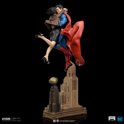 DC Comics Diorama 1/6 Superman &amp; Lois 57 cm