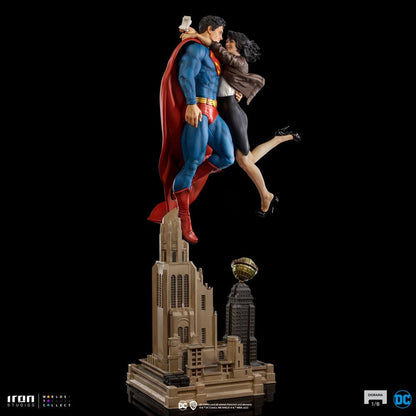 DC Comics Diorama 1/6 Superman &amp; Lois 57 cm