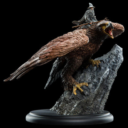 Der Herr der Ringe Statue Gandalf auf Gwaihir 15 cm