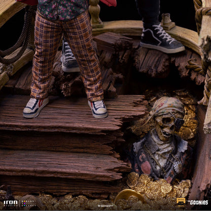 The Goonies - Deluxe Art Scale Statue - 1/10 Faultier und Chunk 30 cm