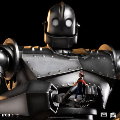 The Iron Giant Demi Art Scale Statue 1/20 Iron Giant &amp; Hogarth Hughes 60 cm